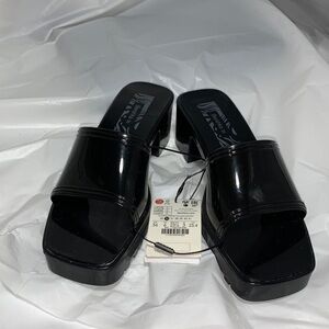 BERSHKA Black Heeled Sandal size 6